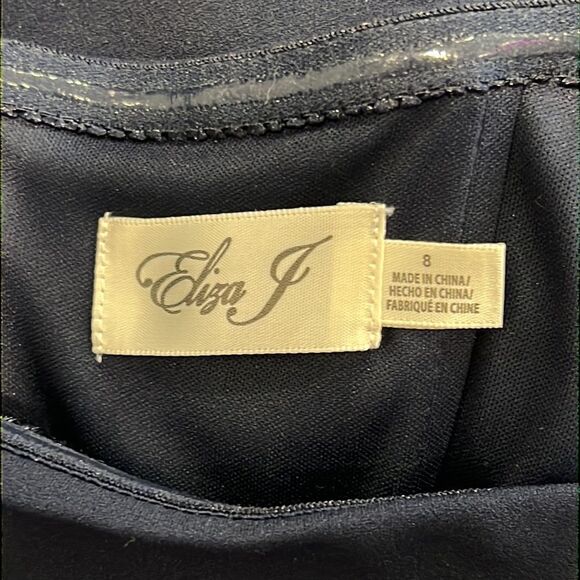 New Eliza J Off the Shoulder 3D Floral Sleeve
Scuba Crepe Dress Size 8 - Picture 13 of 16